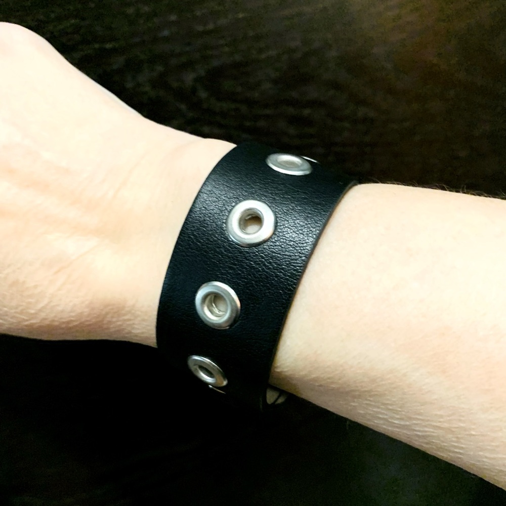 Punk Goth Emo black Real leather cuff bracelet Silver Tone metal Eyelet grommets